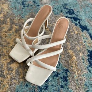 Guc White Size 12 Woman’s Hells Sandals Square Toe Strappy